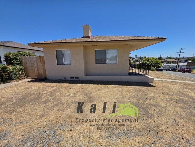 2141 Flintridge Dr