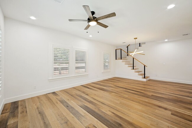 Photo - 737 E Magnolia Ave