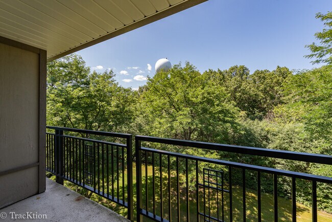 Photo - 1833 Four Lakes Ave Unidad 4H