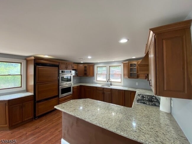 Photo - 565 Colfax Rd
