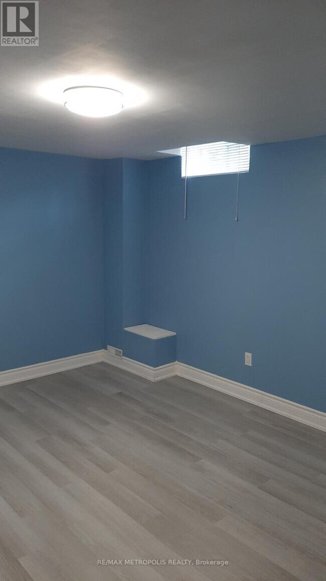 Photo - 235 Hupfield Trail