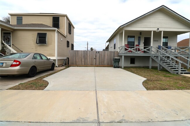 Photo - 5506 Ave Q 1/2