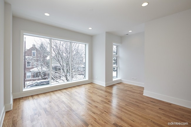 Living/Dining Area - 3116 N Central Park Ave Unidad # 2