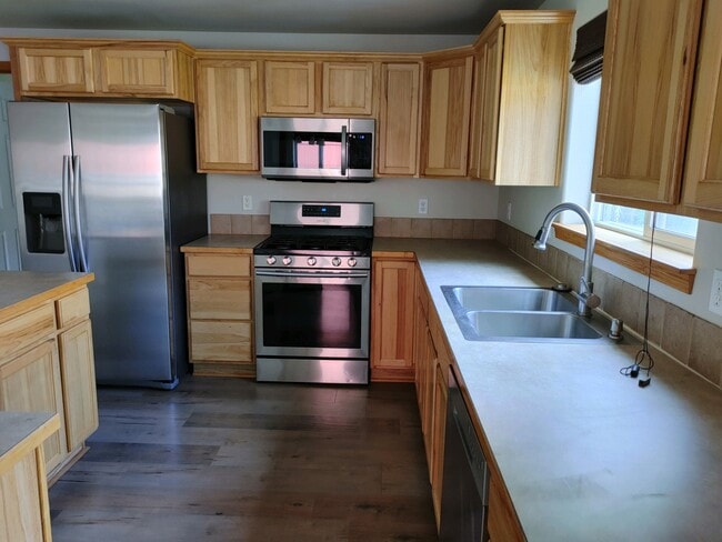 Photo - 2055 NW Kingwood Ave