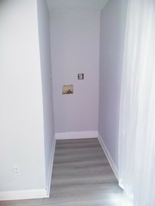 W/D hookup - 969 Maplewood Ave