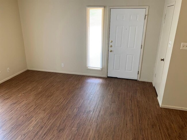 Photo - 419 Live Oak St