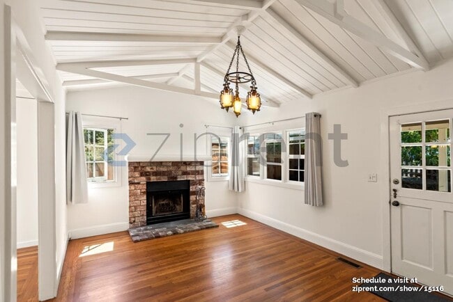 Photo - 632 Acacia Ln