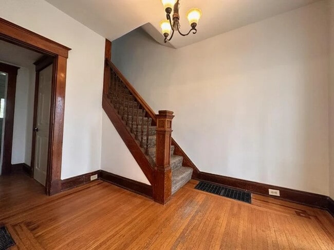 Photo - 3550 Woodburn Ave