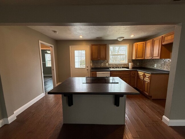 Photo - Spacious 3 Bedroom 2 Bathroom Home Available NOW!