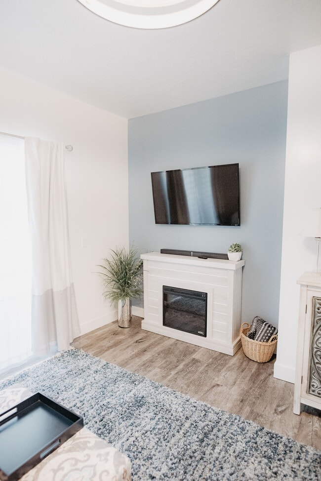 Photo - 875 S Depot St Unit B142