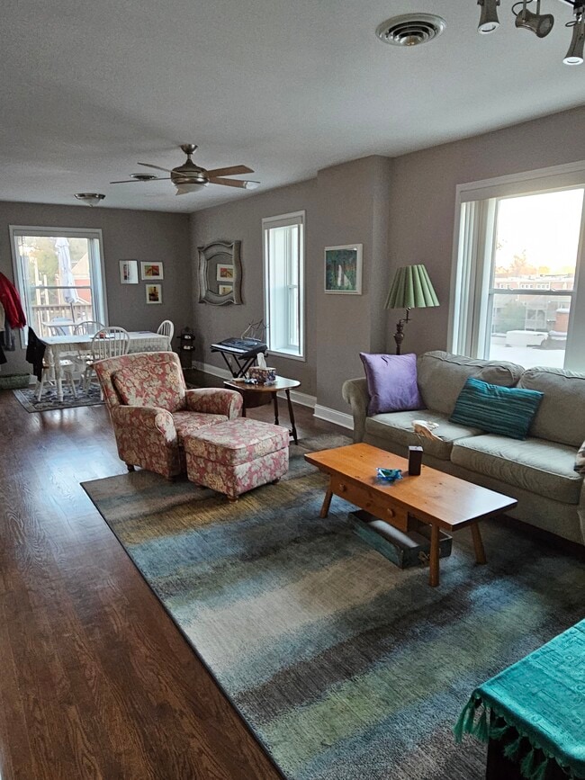 Building Photo - 4333 Maryland Ave Unit APT C