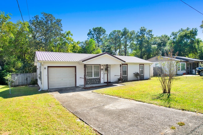 Photo - 3 bed 2 bath home with solar panels and la...