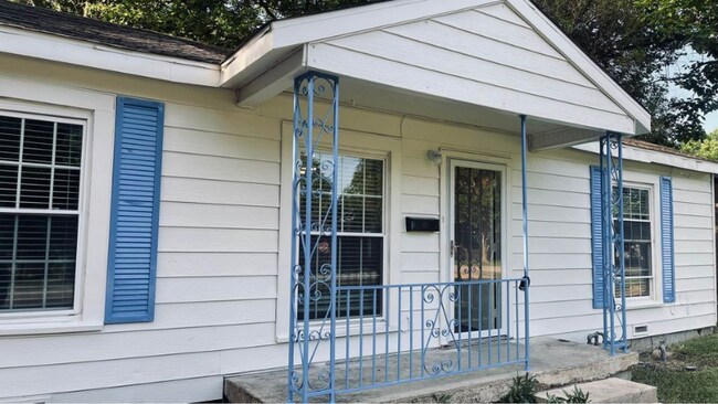 Photo - 321 Alexander Ave