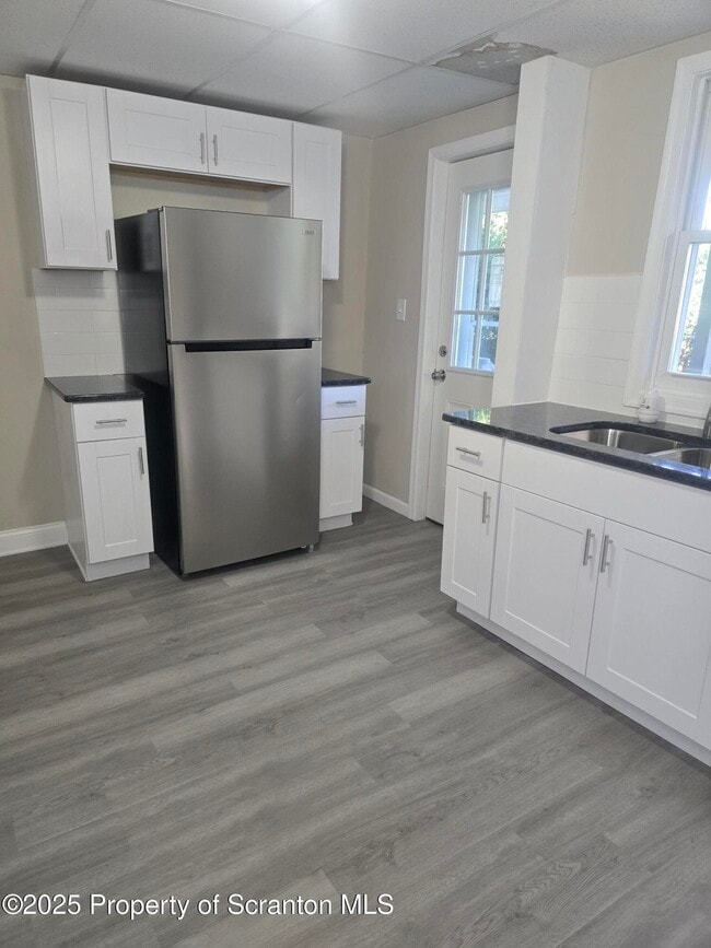 Photo - 323 Larch St