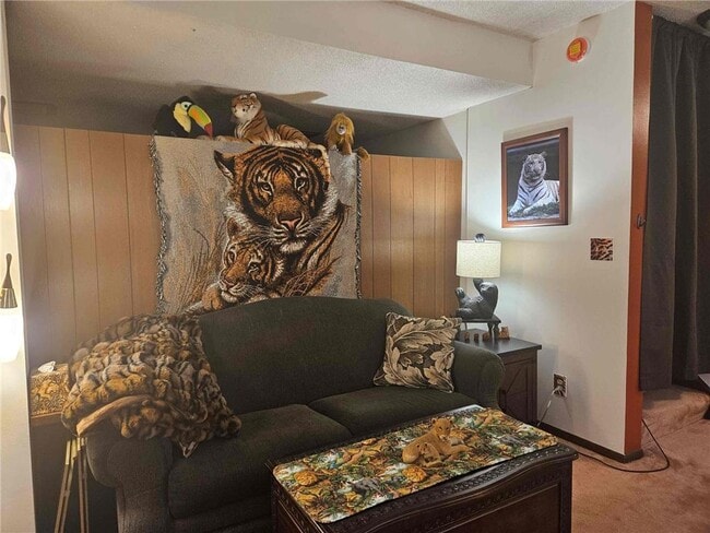 608 Chateau Cir