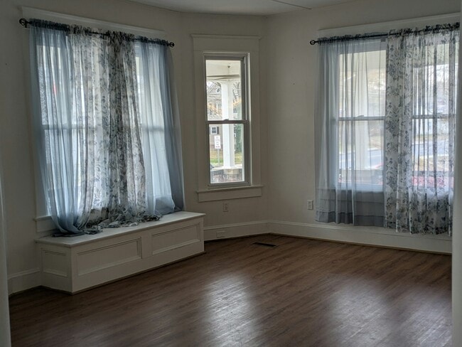 Photo - 705 E State St