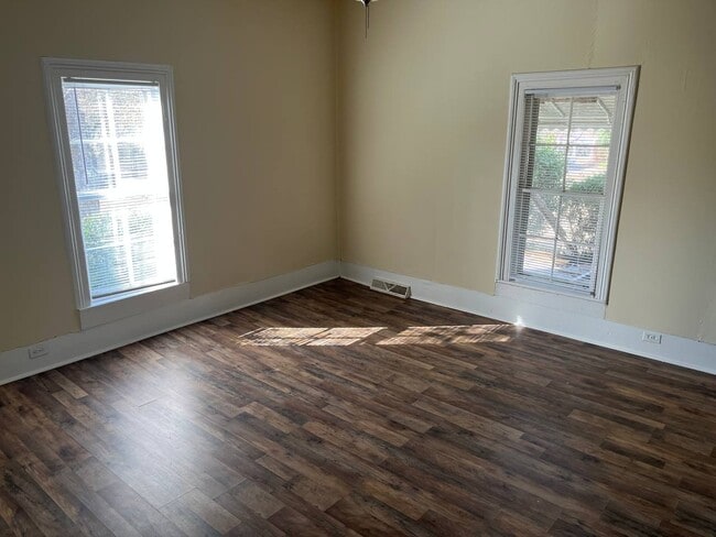 Photo - 2124 Old Milburnie Rd