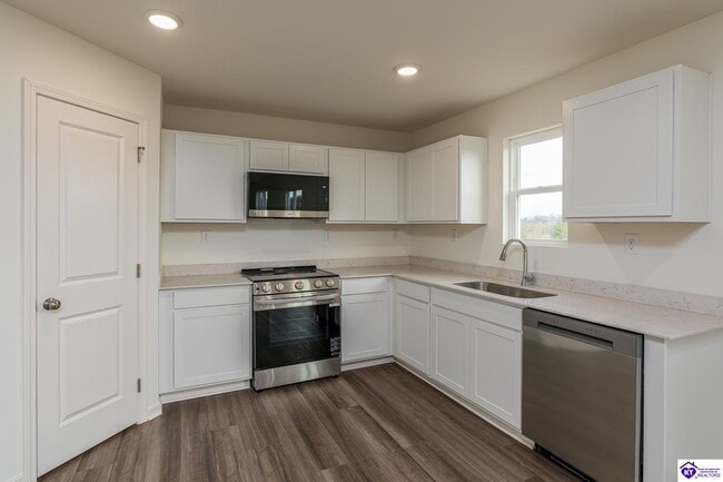 Photo - 557 Pinehurst Dr