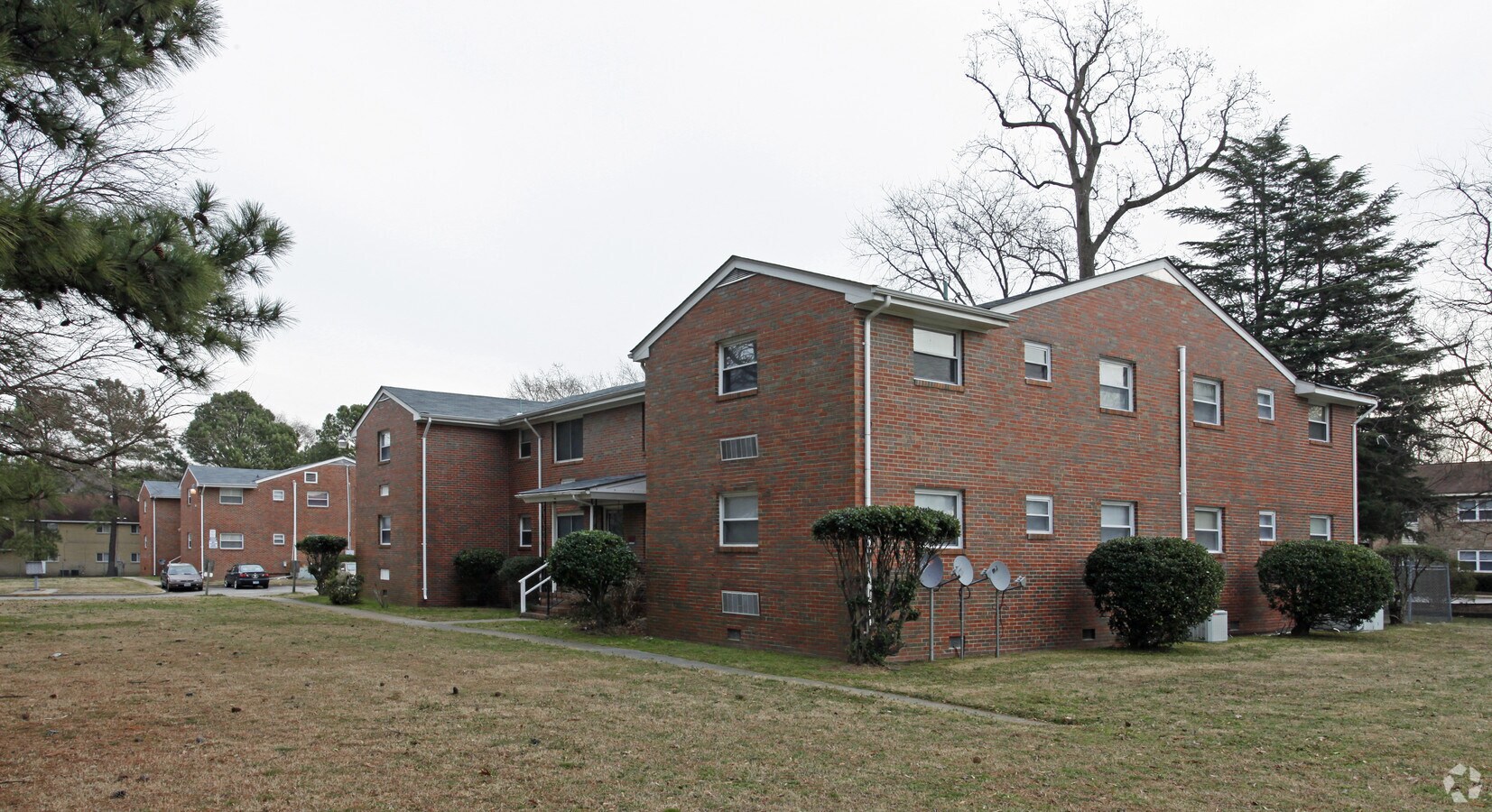 Photo - Raylaine Manor Apartments