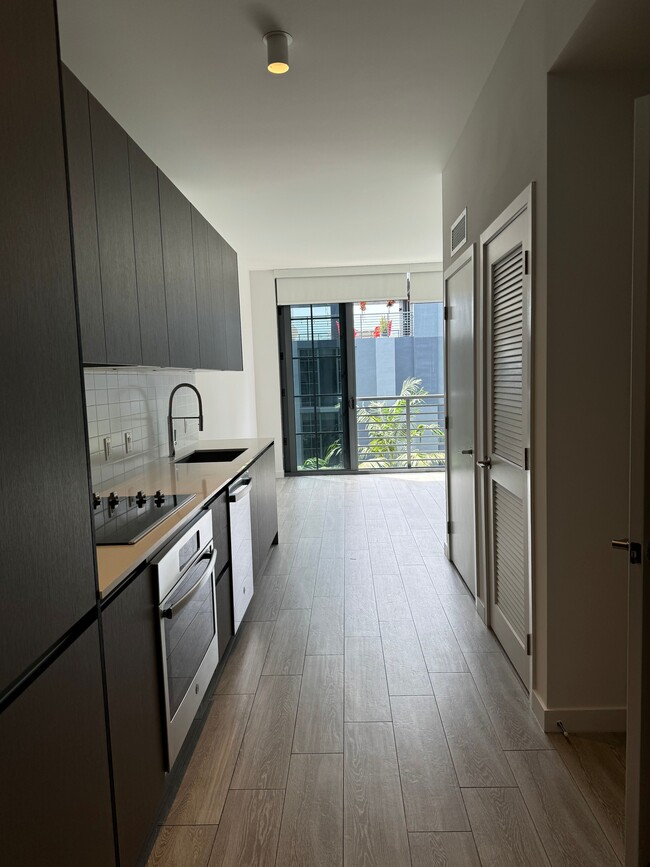 Building Photo - 275 NW 26th St Unit S1 Rental