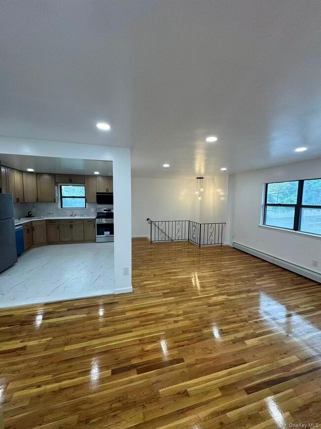 Building Photo - 376 Newbridge Rd