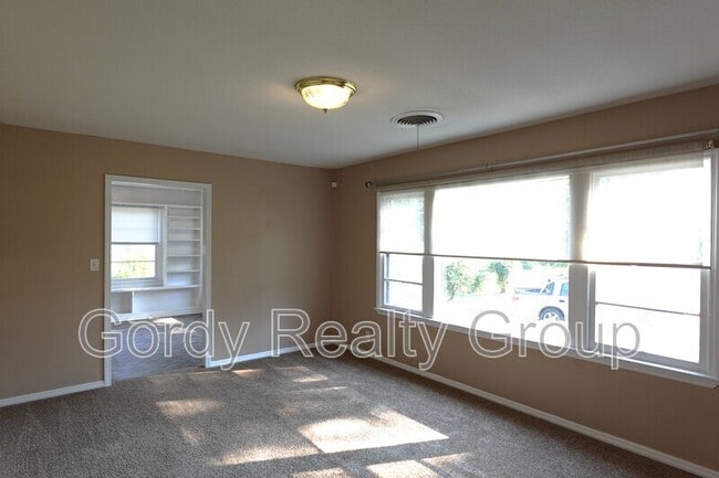 Photo - 2927 Noland St