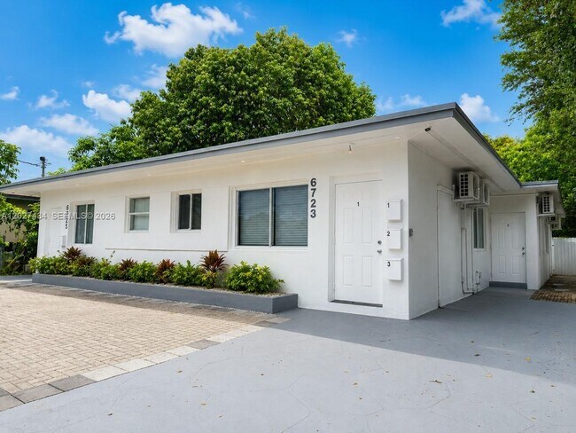 Building Photo - 6723 NE Miami Pl Unit 1-4