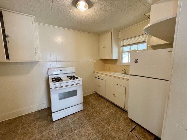 Photo - 4141 - 4143 Ector-For Sale (Bevin Frakes) Unit 4143 Ector - RTR 10/13 APPX1+DEPOSIT