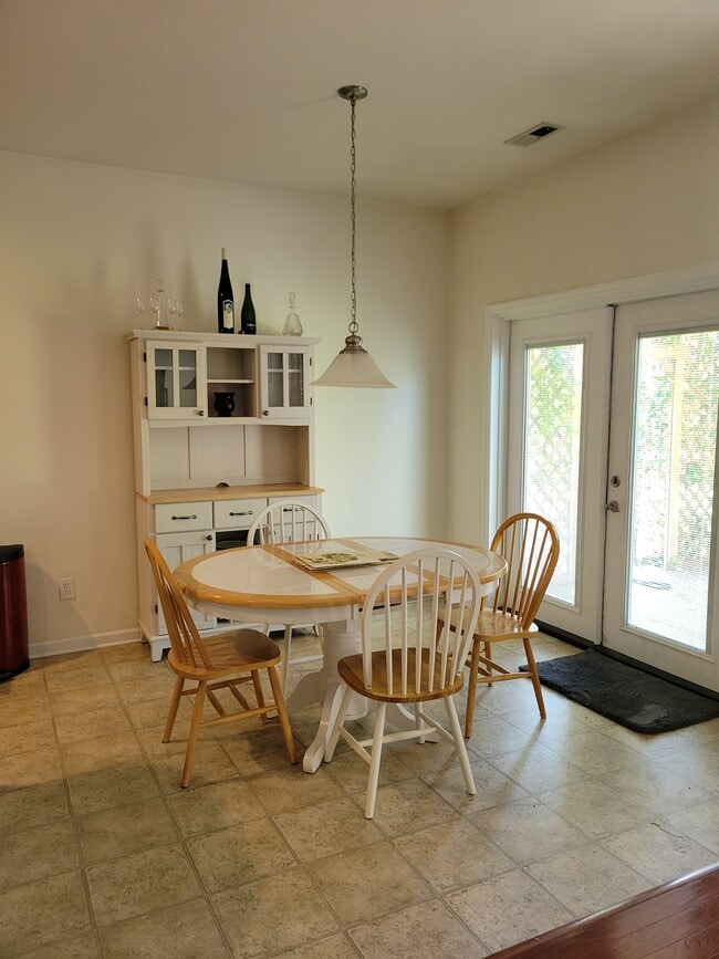 Breakfast nook - 204 Silk Oak Dr