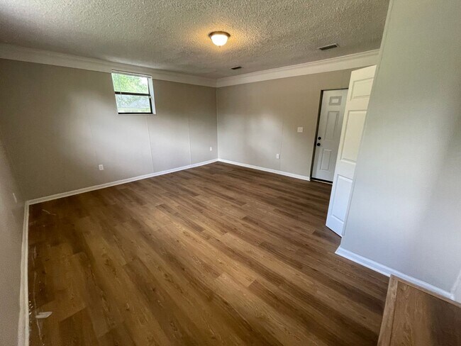 Photo - **4/2 Single Family home Available Now!!**