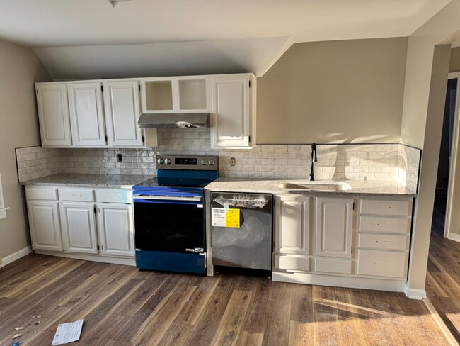 Building Photo - 413 Robinwood Rd