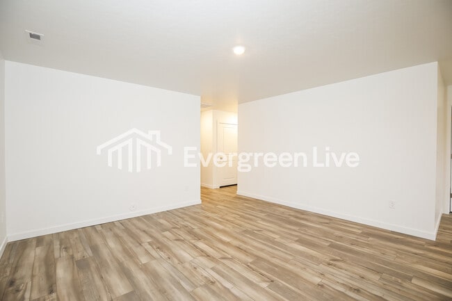 Photo - 324 Lightning Ave