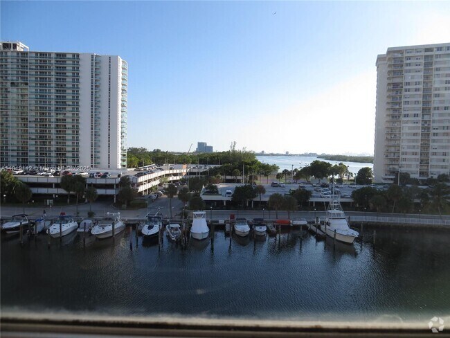 Building Photo - 220 Kings Point Dr Unit 607 Rental