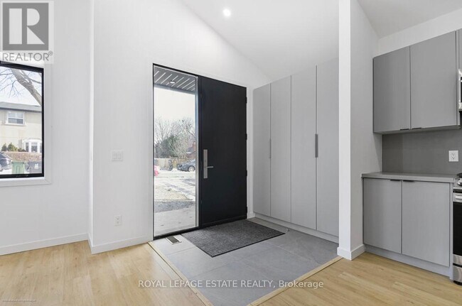 Photo - 506 Scarborough Rd Unité MAIN FLOOR