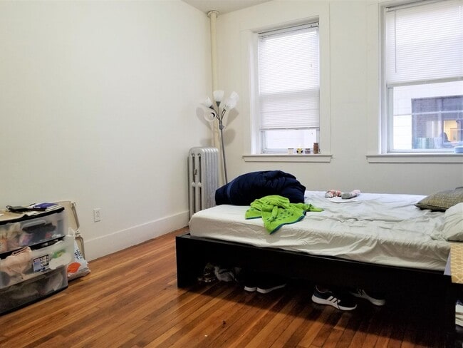 Photo - Amazing 4 bed in Allston available 9/1