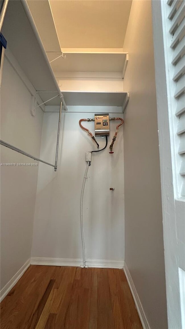 Photo - 3063 Center St