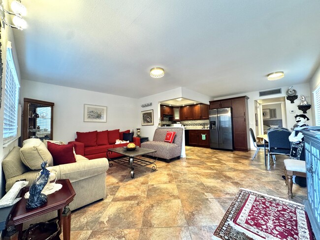 Building Photo - 279 Saxony F Unit 279 Rental