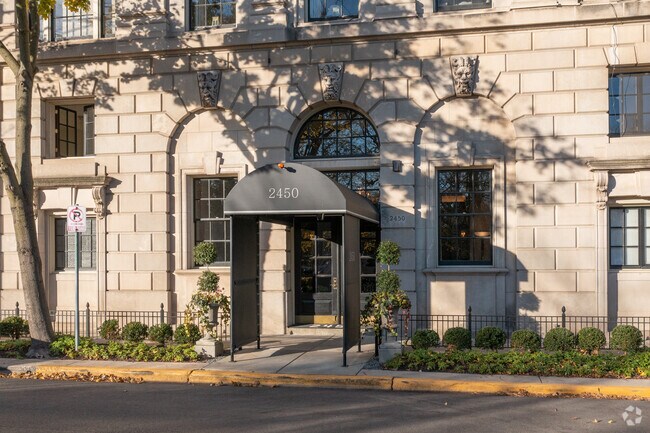 Entrance - 2450 N Lakeview Ave