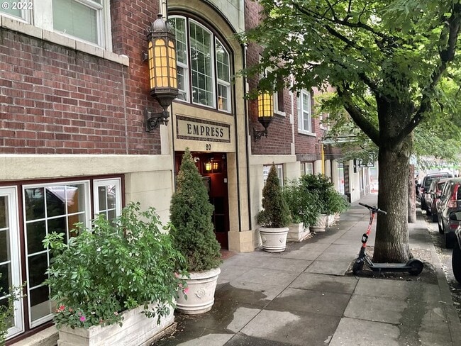 Building Photo - 20 NW 16th Ave