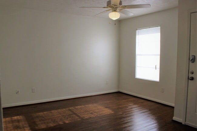 Photo - 3608CO Unit B