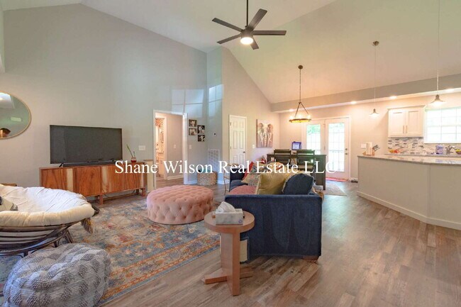 Photo - 170 Creeks Cv