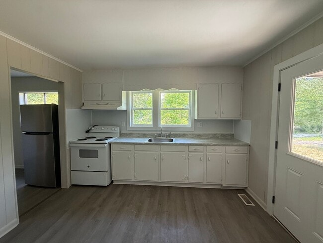 Photo - Newly Updated 3 Bedroom Home with Bonus Room in Rossville!