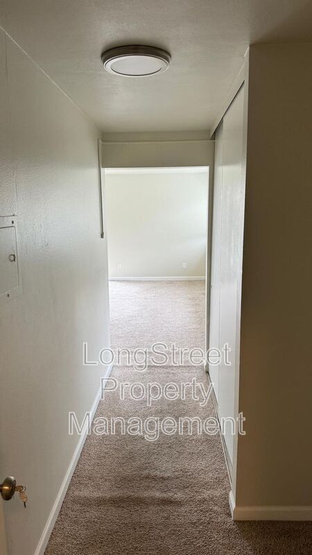 Photo - 355 SW 10th St