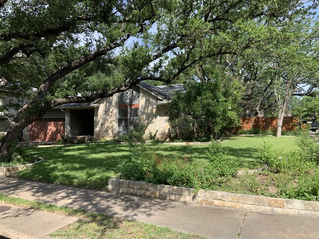 Photo - 4610 White Elm Dr House