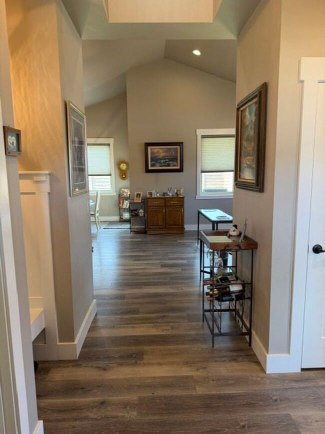 Photo - Gorgeous Silverbrook Home