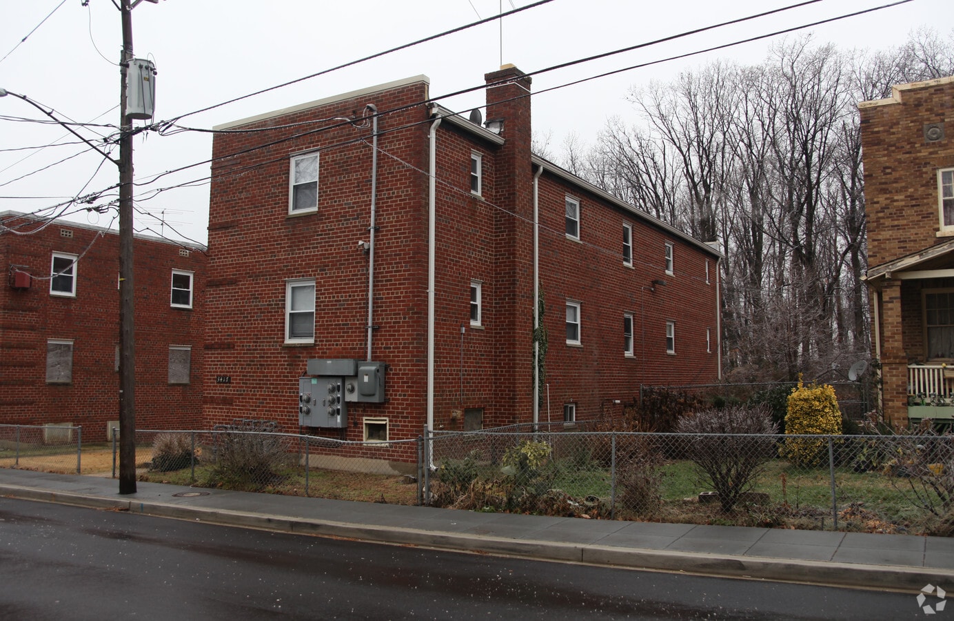 Photo - 3417-3421 Brothers Pl SE