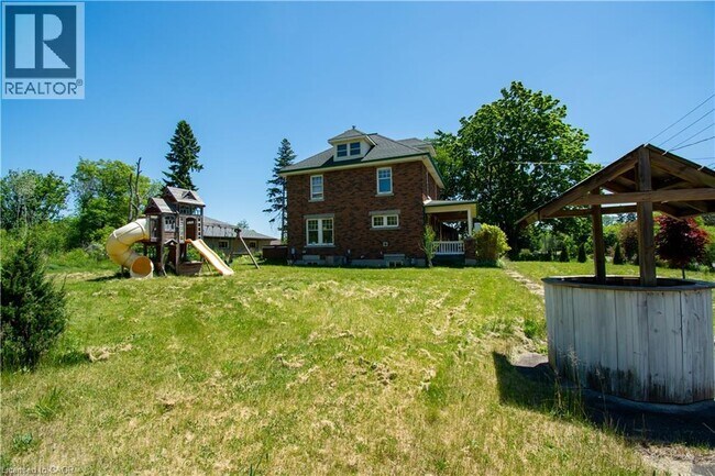 Photo - 1101 Dundas St S