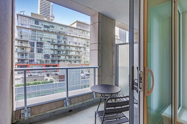 Photo - 208 Adelaide St W Unit ID1328522P