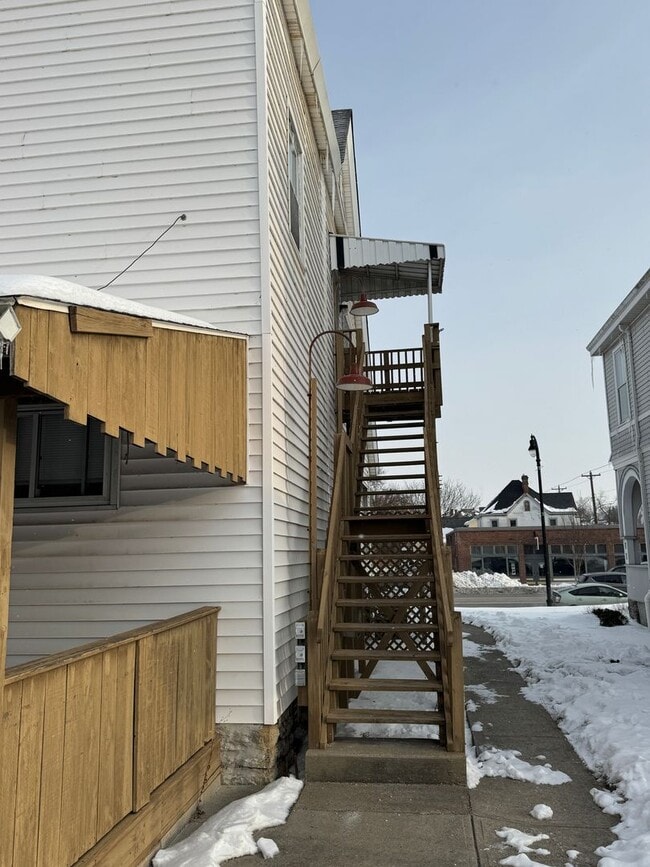 Photo - 635 High St Unit 635  B (Upstairs)