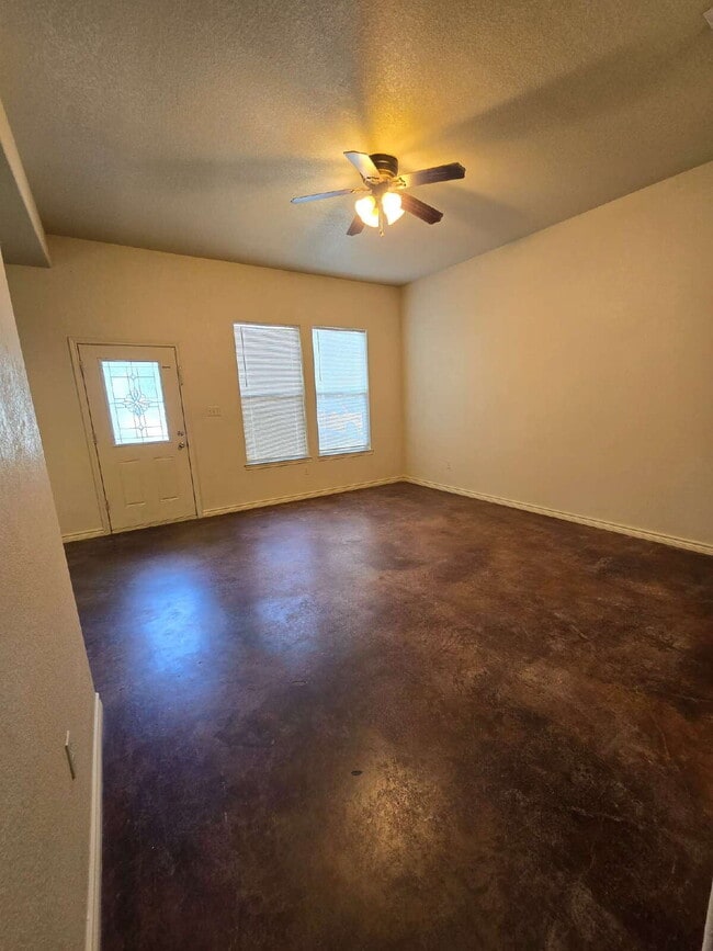 Building Photo - "Charming 3-Bedroom Duplex Retreat on Mandy Unit 1